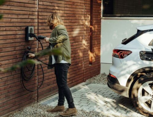 ¿Qué es el control dinámico de carga en un coche eléctrico?